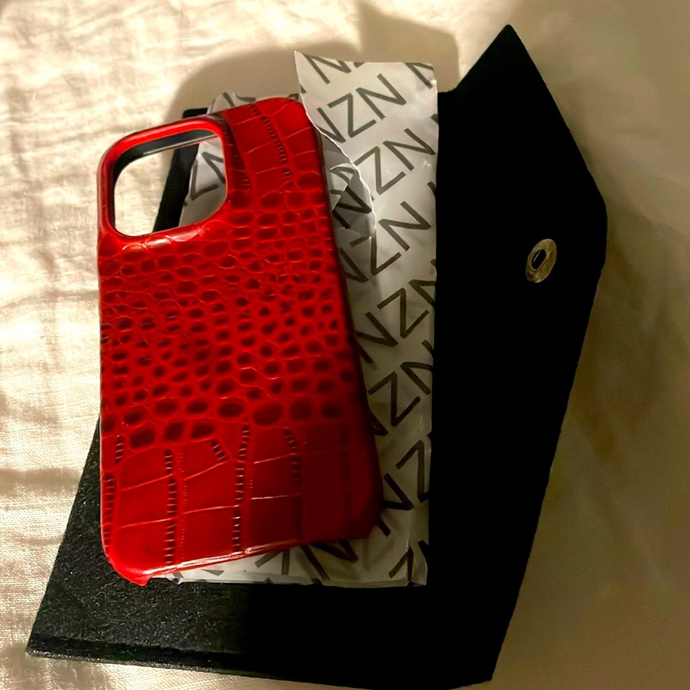 NWT Caipex iphone 15 pro case - red skins